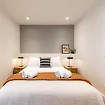 Lägenhet Guestready - Elegant Getaway In Estrela Lisboa